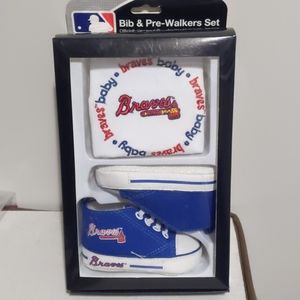 Atlanta Braves shoe and bib set